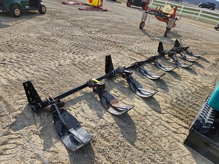 #83-•-8-row-stalk-stomper-image-1