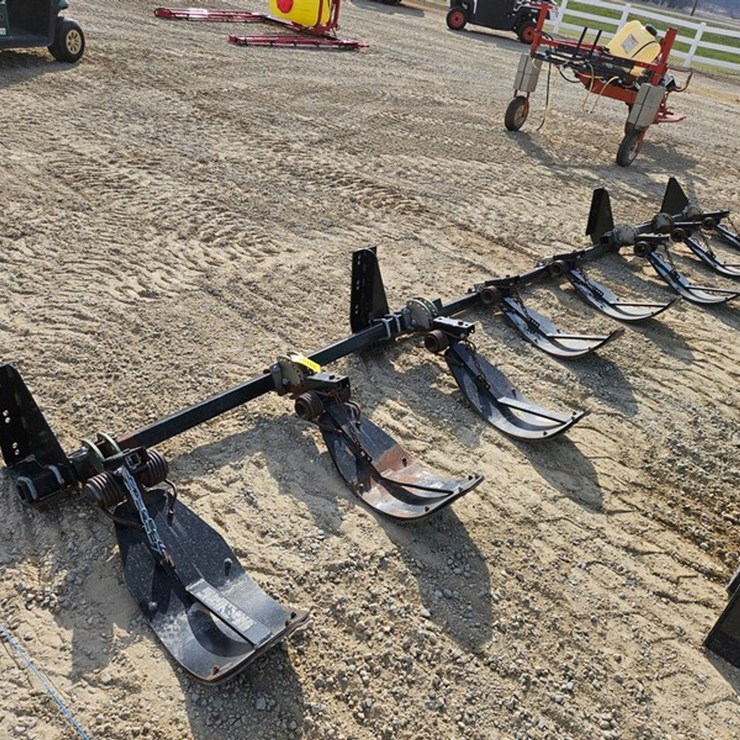 #83 • 8 Row Stalk Stomper