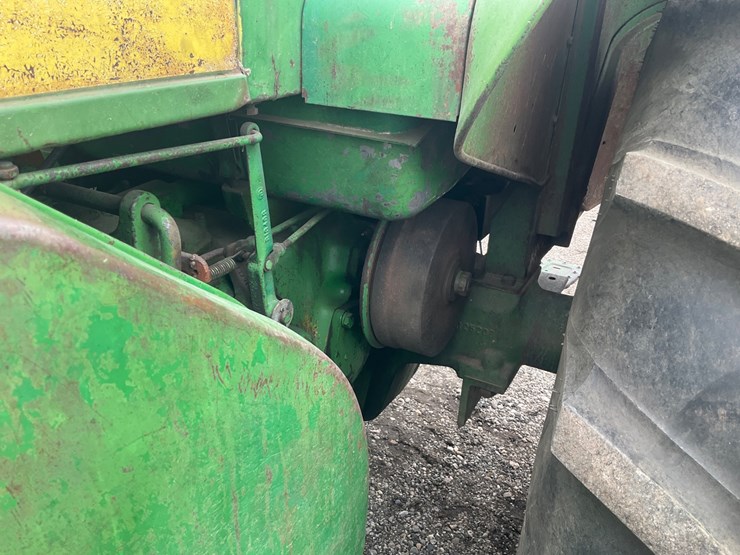 1958-john-deere-820-image-22
