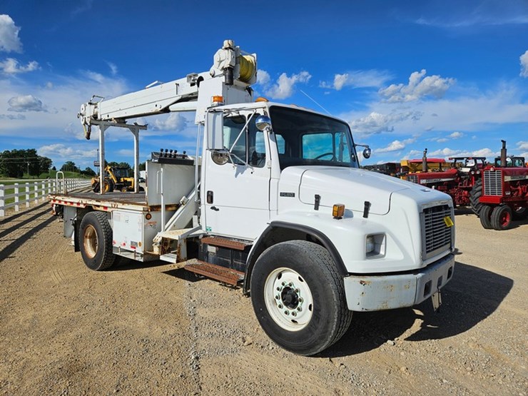 2002-freightliner-fl80-image-7