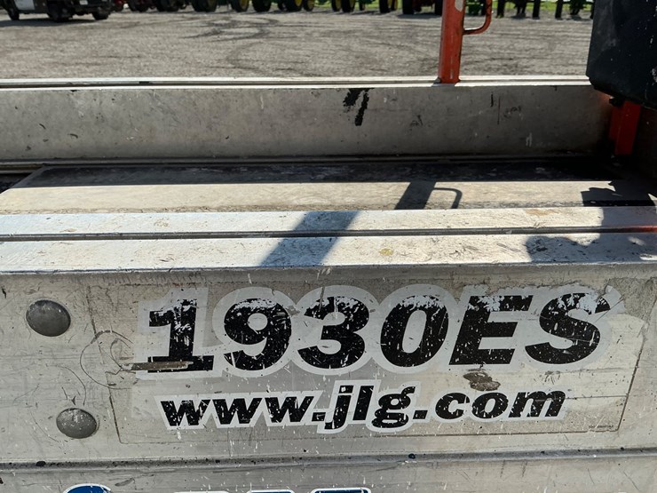 2006-jlg-1930es-image-5