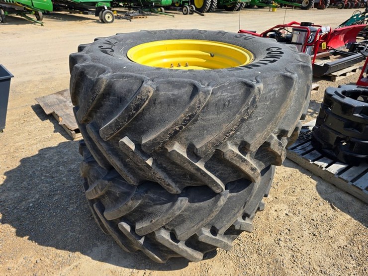 #68-•-2---600/70r30-tires-&-rims-image-2