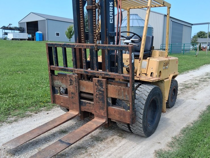 #108-•-clark-c500y80s-pneumatic-forklift-image-1