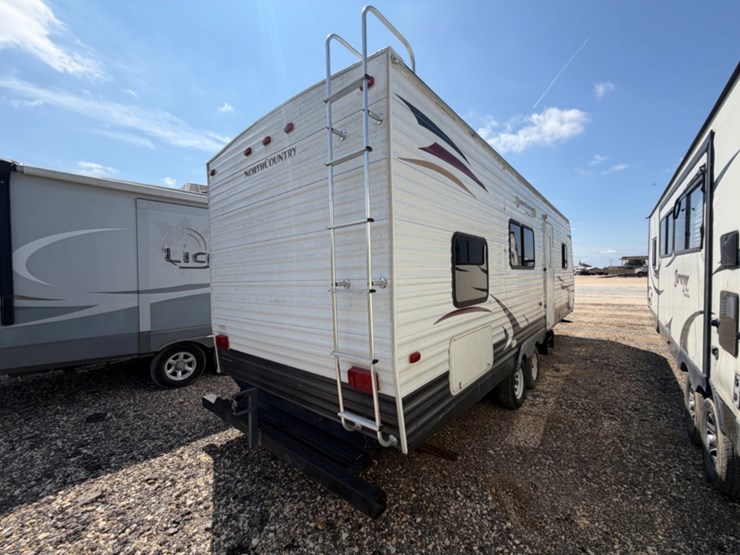 2011-heartland-north-country-travel-trailer-image-4