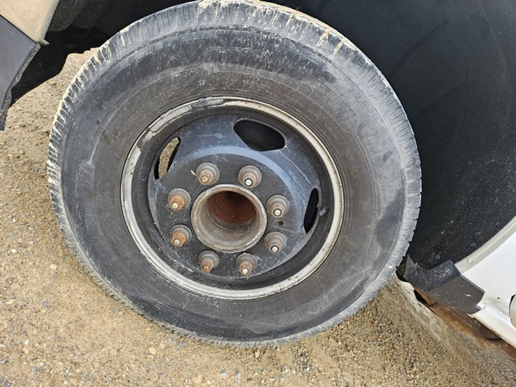 2016-chevrolet-3500-image-32