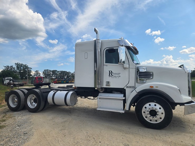 2017-freightliner-122sd-image-20