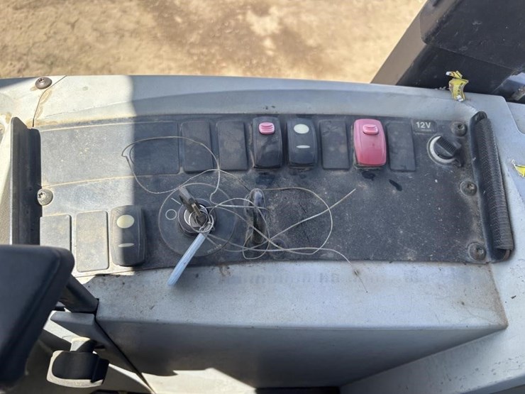 2014-caterpillar-907h2-image-28