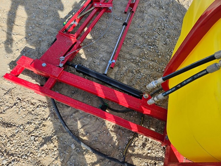 #113-•-3-pt-sprayer-image-13