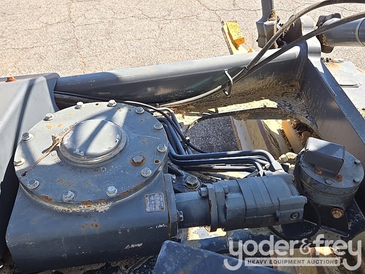 2016-deere-672gp-image-27