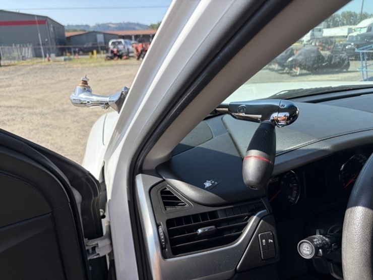 2016-chevrolet-tahoe-image-32