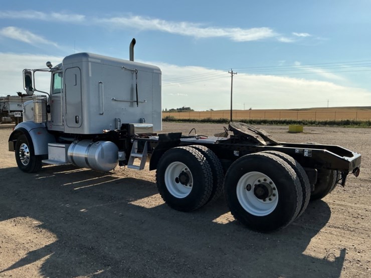 2015-peterbilt-367-image-7