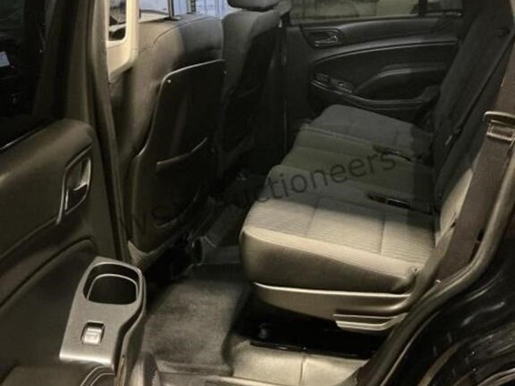 2015-chevrolet-tahoe-image-24