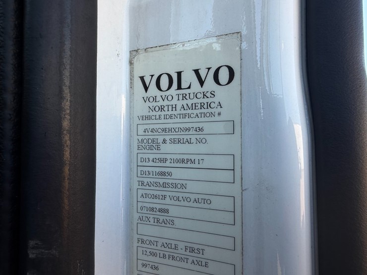 #16234-•-2018-volvo-vnl64t670apu-image-9