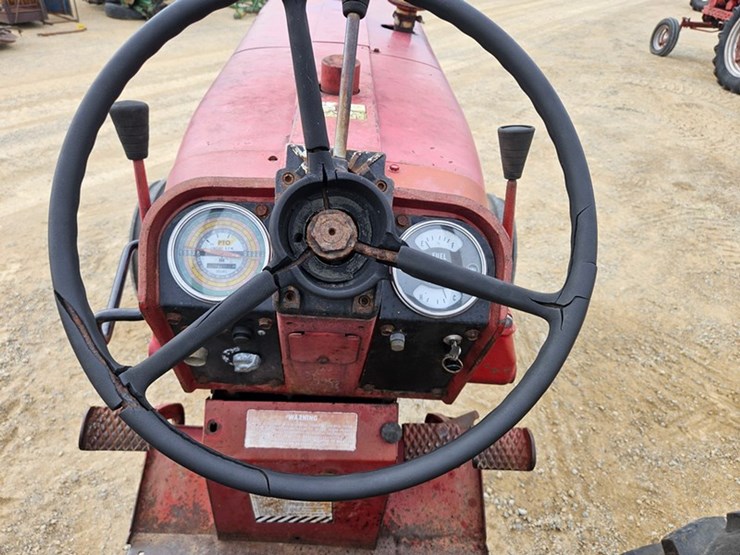 #53-•-interantional-656-farmall-tractor-image-25