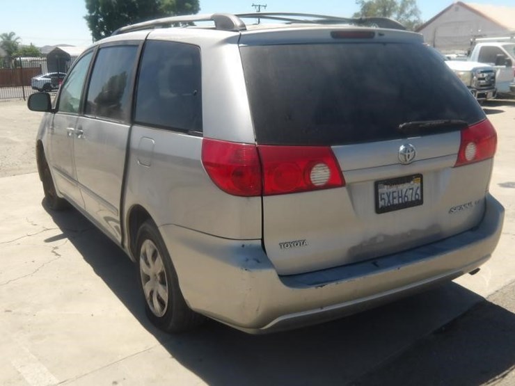 2006-toyota-sienna-le-image-5