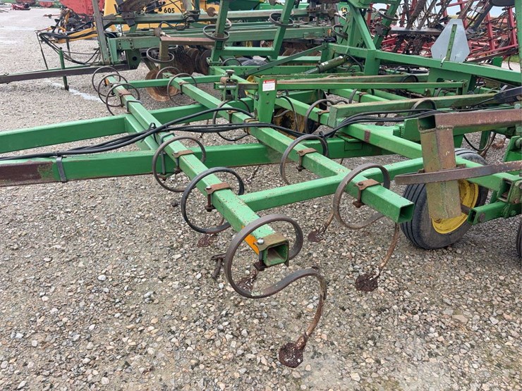2025-john-deere-960-image-13
