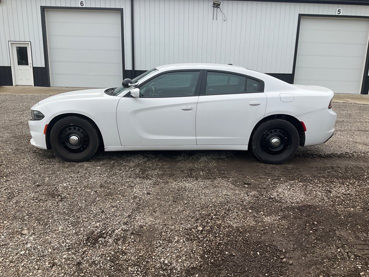 #2050-•-2018-dodge-charger-awd-image-2