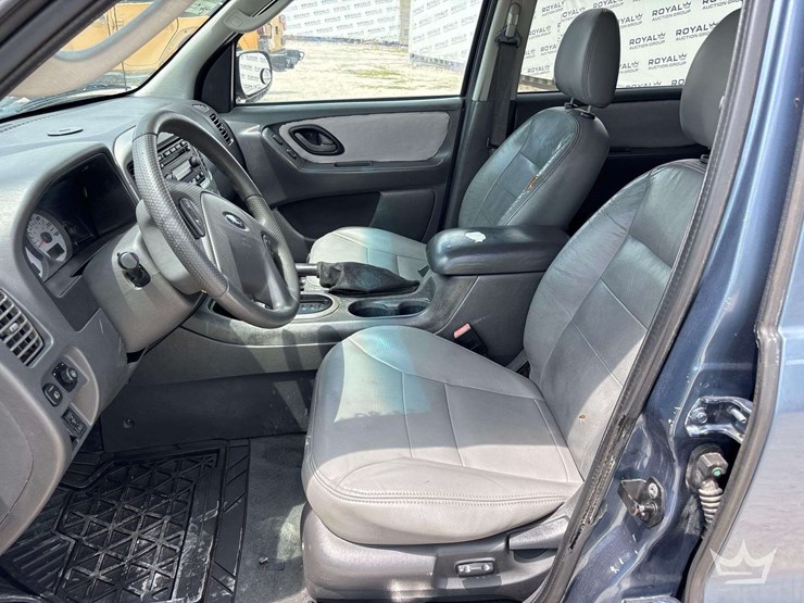2005-ford-escape-image-12