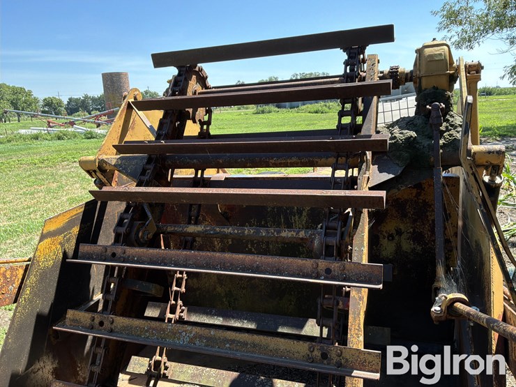 soil-mover-90-e-pull-type-scraper-image-12
