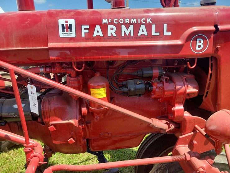 1947-farmall-b-with-mounted-cultivator-image-17