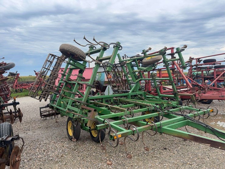 2025-john-deere-960-image-2