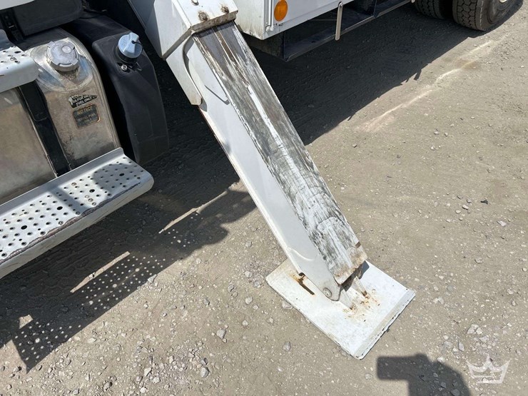 2019-freightliner-m2-106-image-17