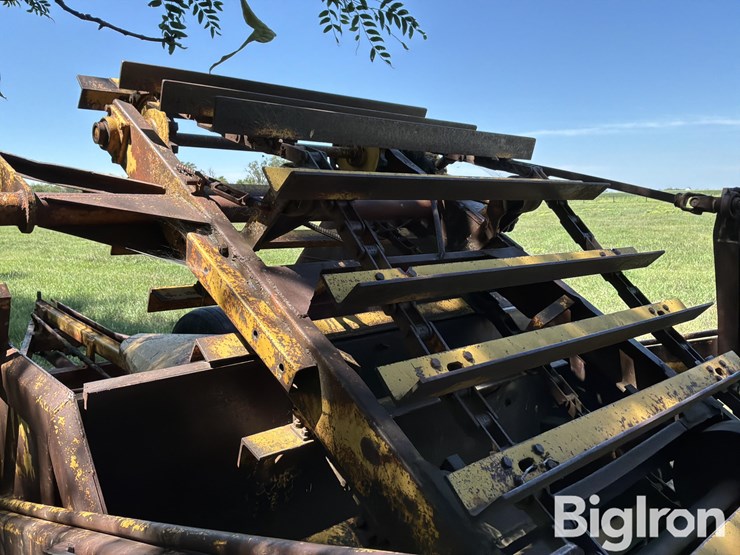 soil-mover-90-e-pull-type-scraper-image-11
