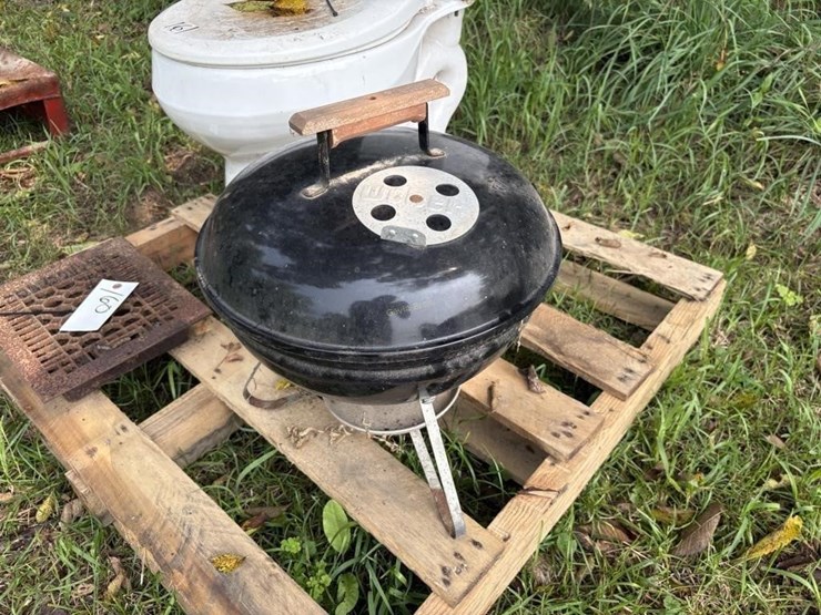 small-charcoal-grill-image-1