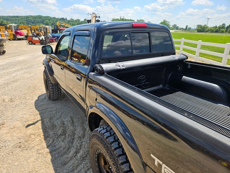 2004-toyota-tacoma-image-19