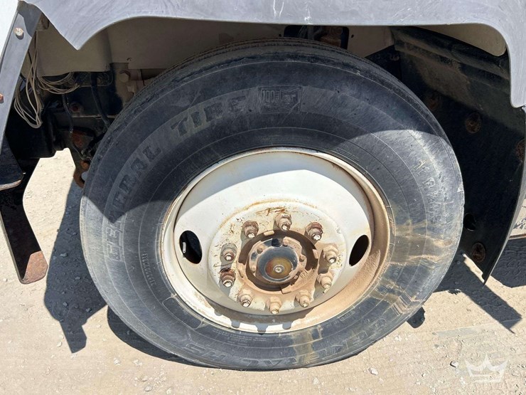 2001-mack-rd690s-image-30