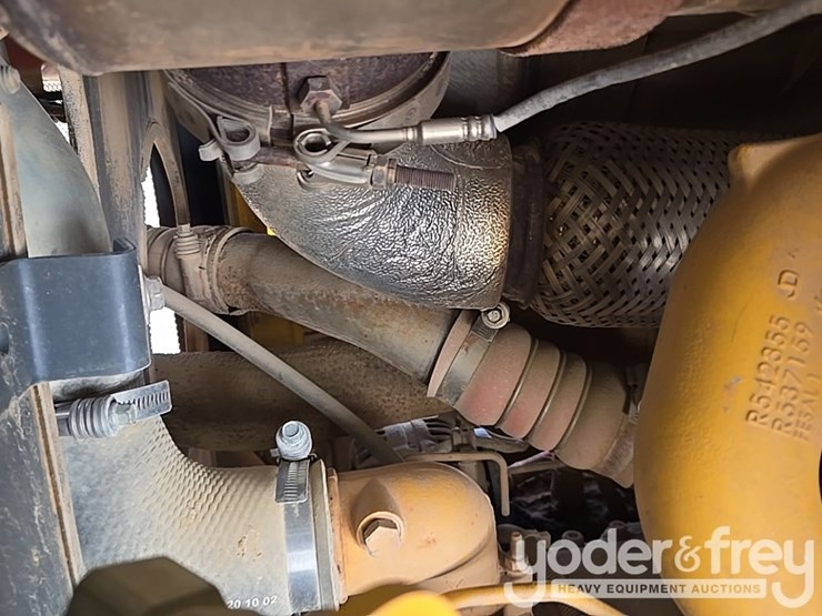 2018-deere-850k-image-25