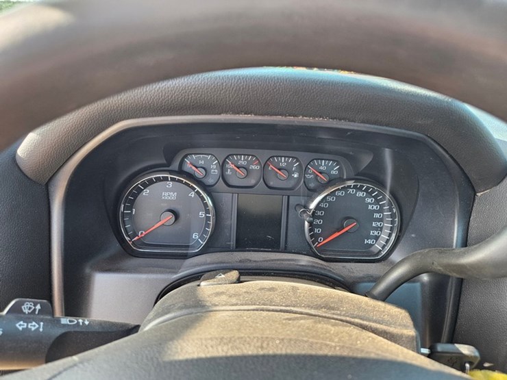 2017-chevrolet-1500-image-27