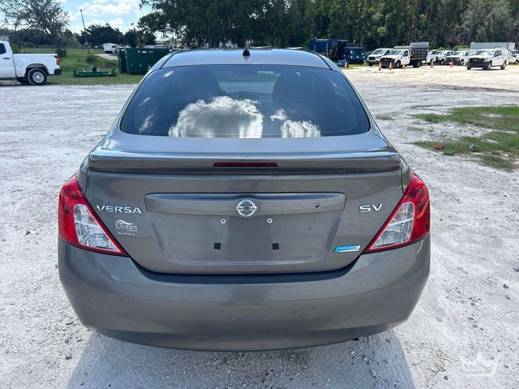 2016-nissan-versa-sedan-image-24