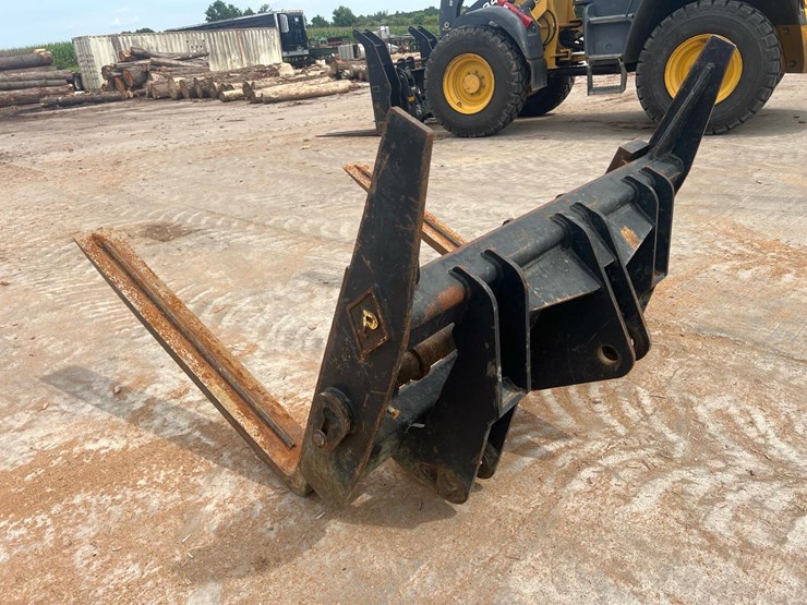 2020-deere-344l-image-62