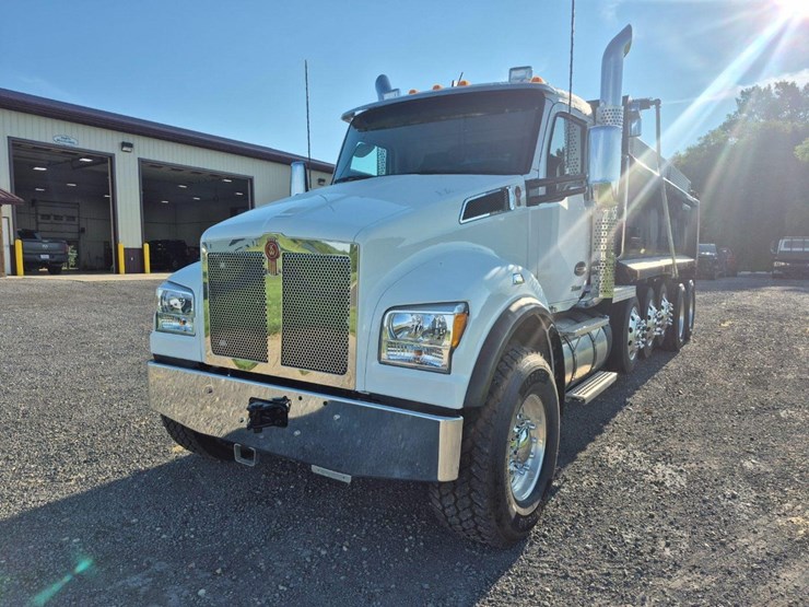 2025-kenworth-t880-image-1
