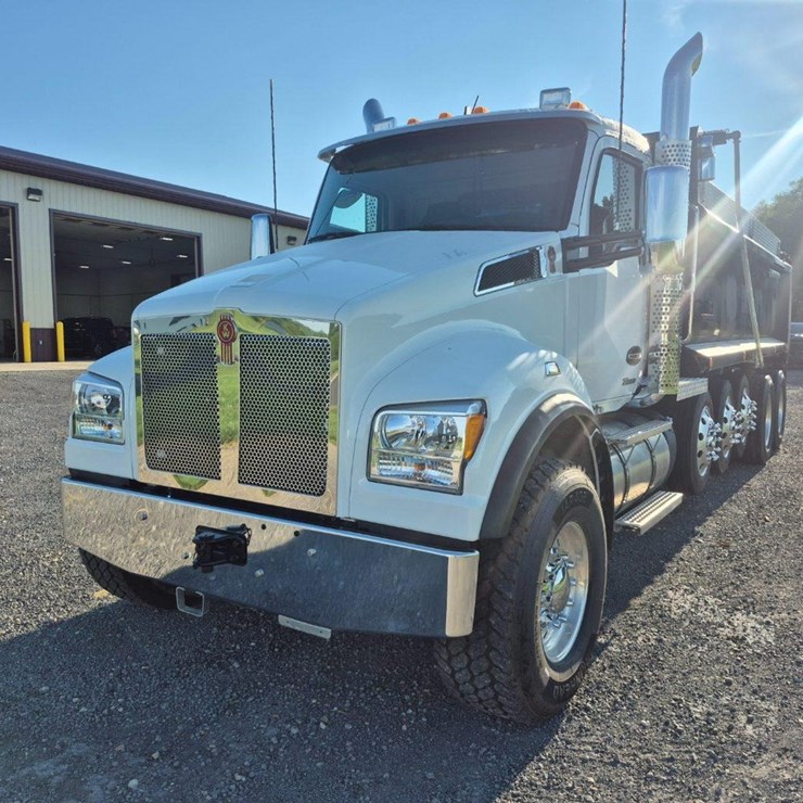 2025 KENWORTH T880