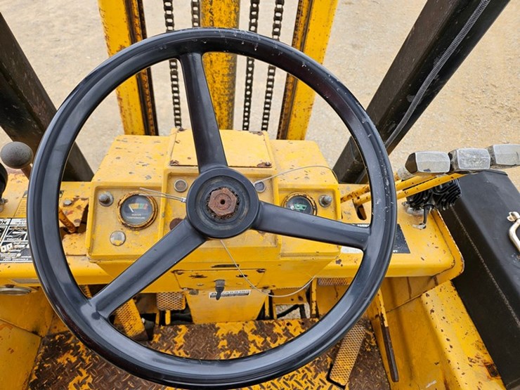 #127-•-case-single-stage-fork-lift-image-28