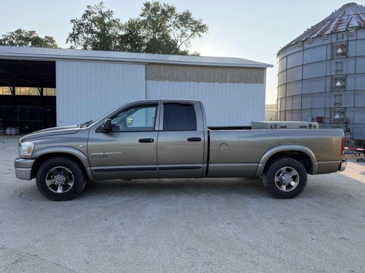 2006-dodge-2500-image-1