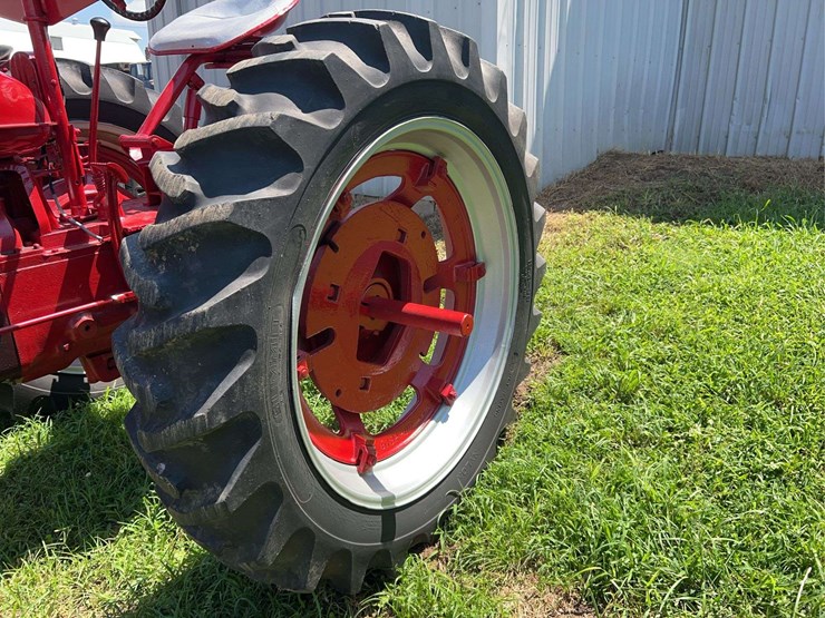 1953-farmall-super-h-image-22