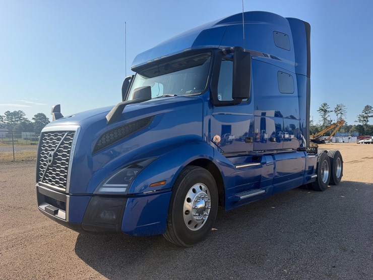2019-volvo-vnl64t670-image-2