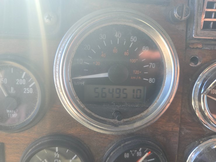 1995-peterbilt-379-image-61