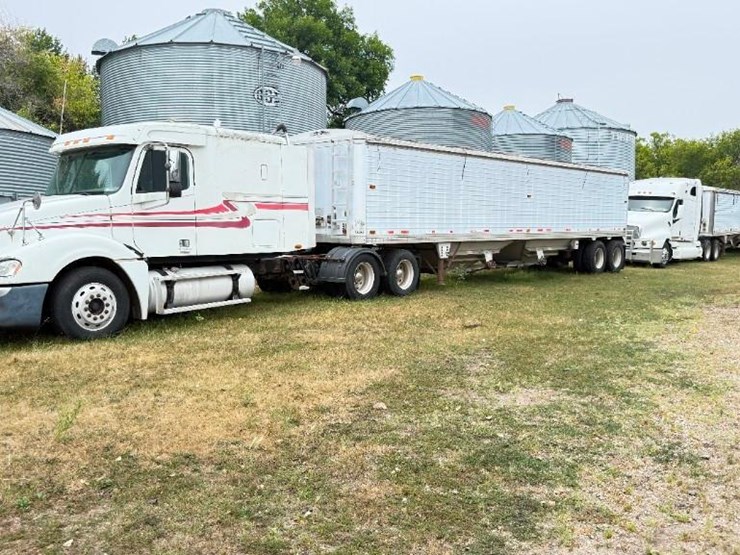 2002-freightliner-columbia-120-image-1