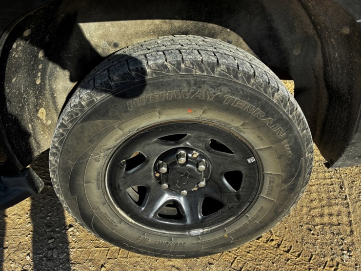 2015-chevrolet-tahoe-image-15