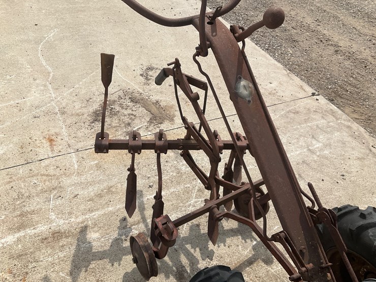 #5041-•-montgomery-ward-&-co.-walk-behind-tractor-with-cultivator-attachment-image-8