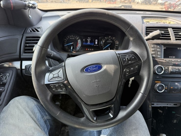 2017-ford-explorer-image-25