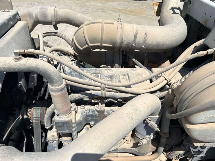 2001-mack-rd690s-image-10