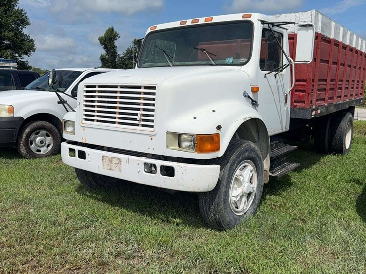 1990-international-4900-image-1