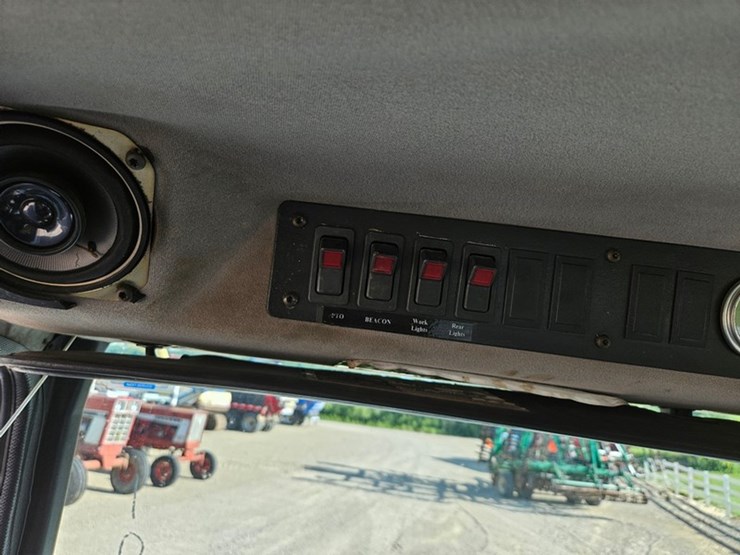 2002-freightliner-fl80-image-66