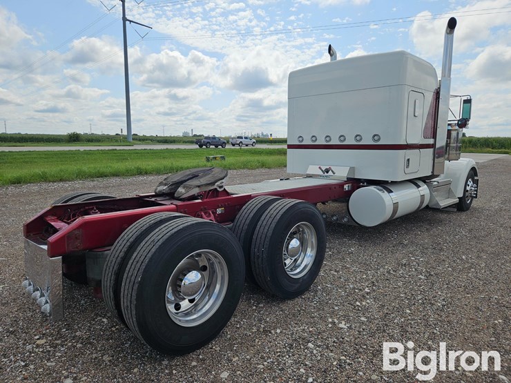 2024-kenworth-w900-image-5