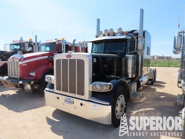 2020-peterbilt-389-image-2